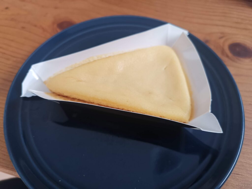 ローソン・山崎製パンのなめらかベイクドチーズケーキ (4)