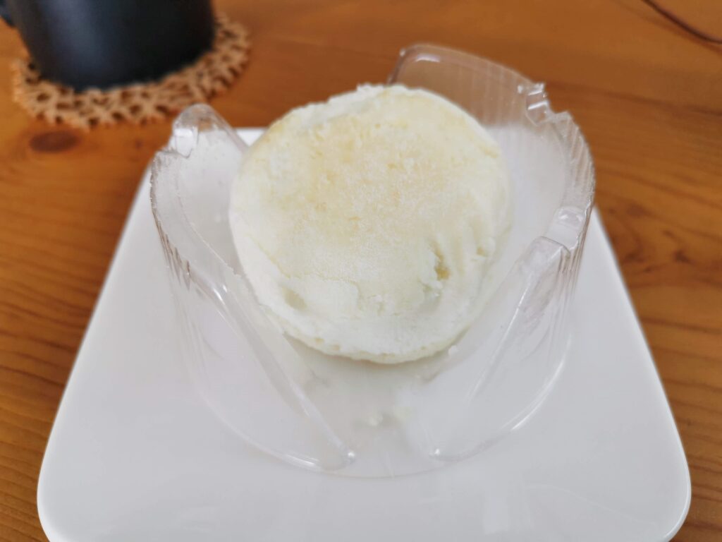 ローソン（山崎製パン）の白いスフレチーズケーキ (6)