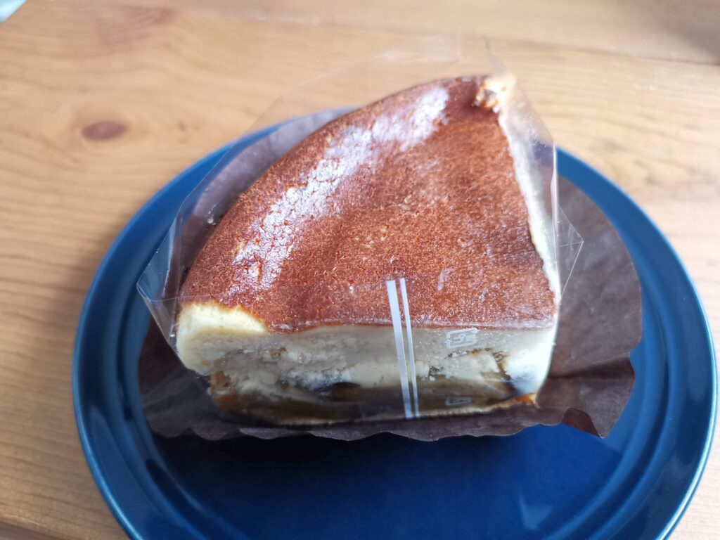 らぽっぽファームの甘熟ほしいもの濃密バスクチーズケーキ (2)