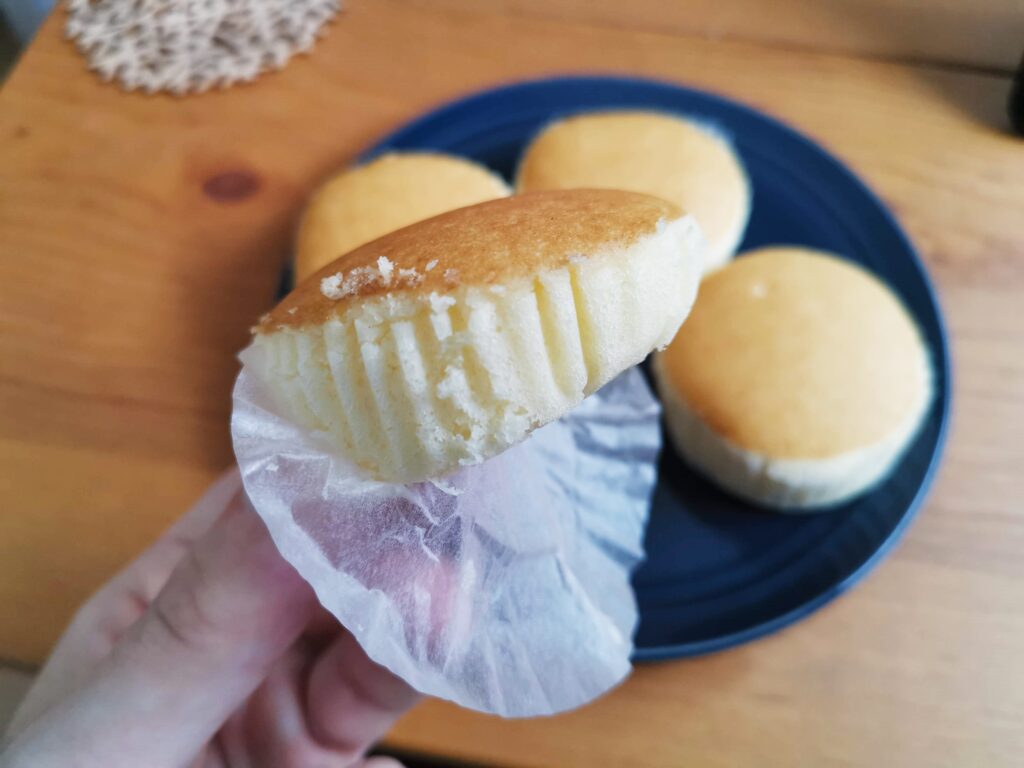 ファミリーマート（山崎製パン）チーズ蒸しケーキ (4)