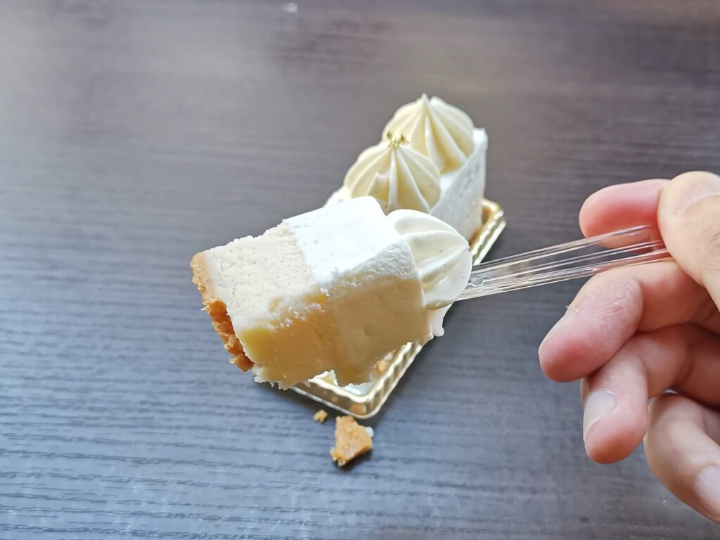 YOKUMOKU(ヨックモック）のチーズケーキ (7)