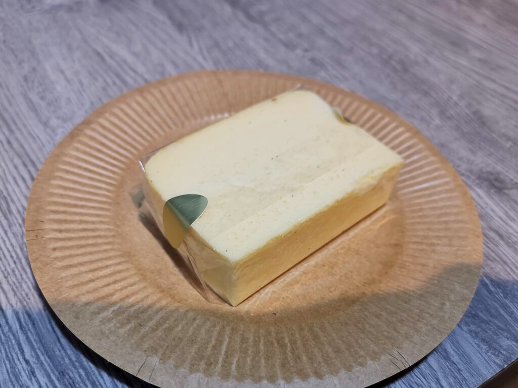 赤坂「チーズケーキプラス」のチーズテリーヌの写真 (2)