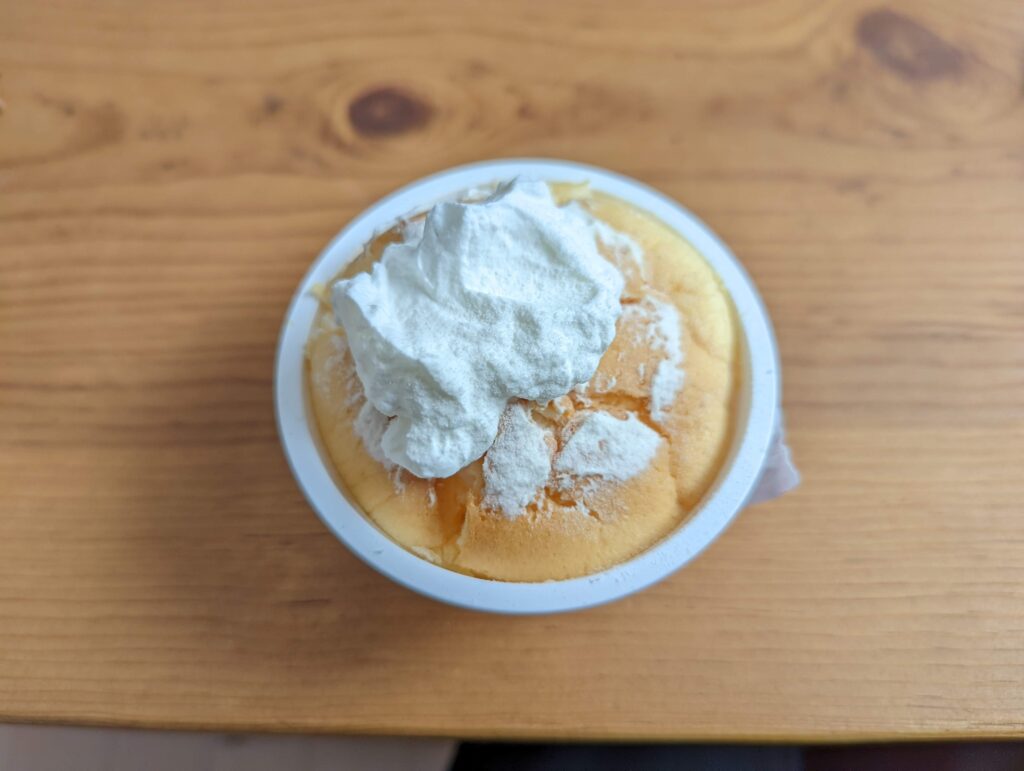 ローソン（山崎製パン）の「おぼれクリームのチーズスフレケーキ」 (8)