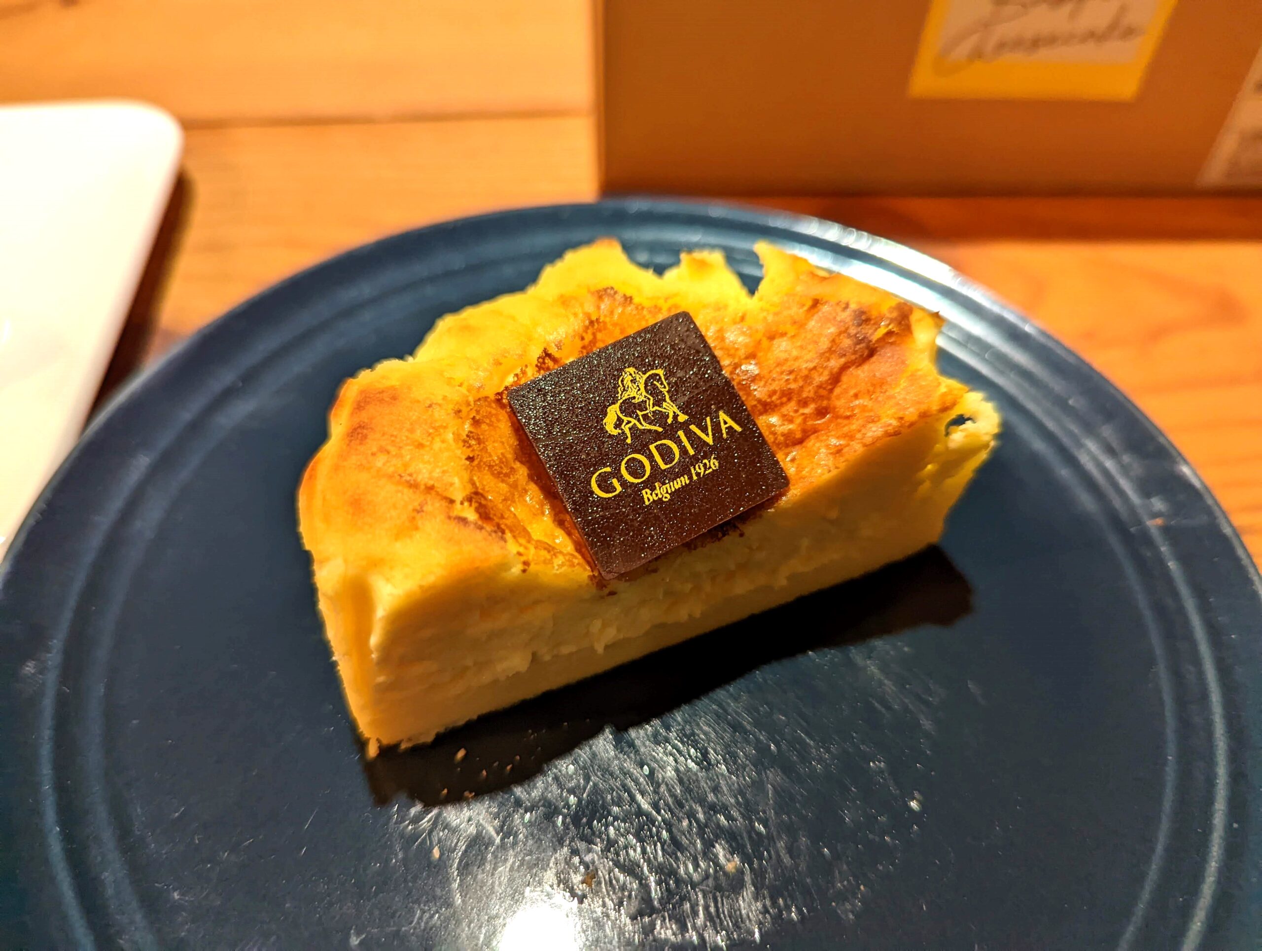 GODIVA（ゴディバ）のバスクチーズケーキホワイトチョコレート (6)