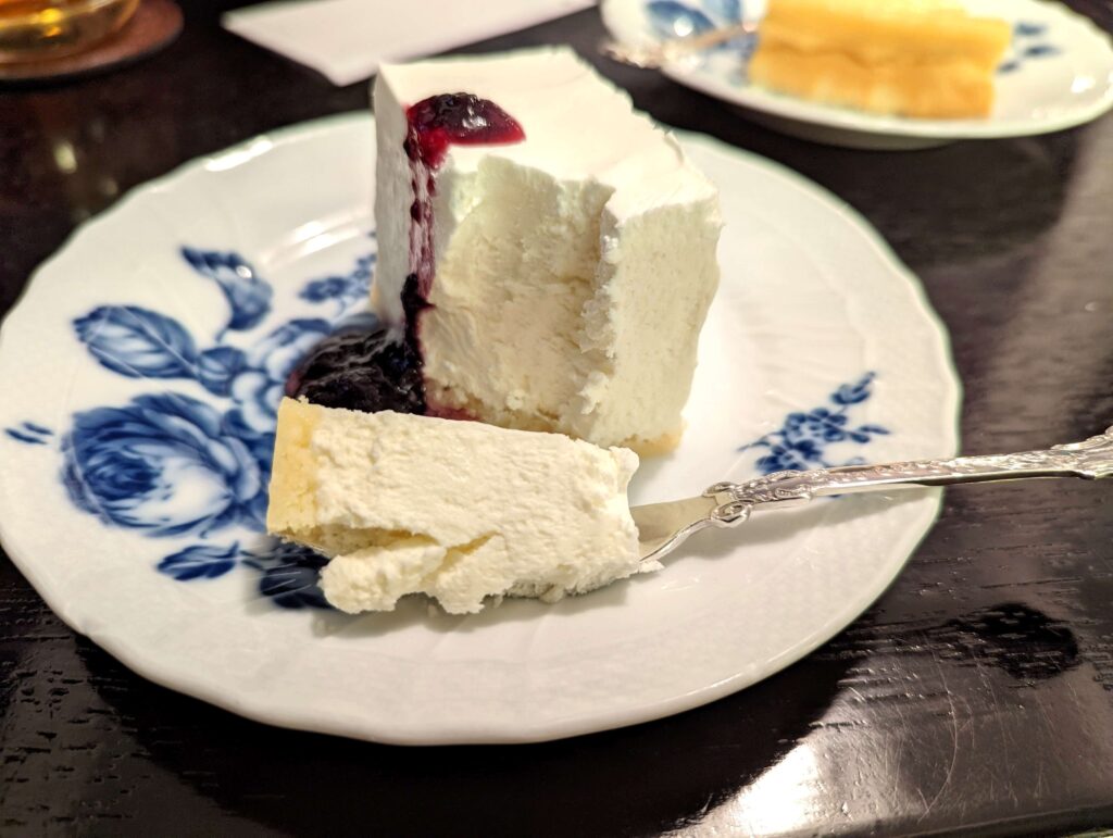 祇園・四条「フランソア喫茶室」のレアチーズケーキ (4)