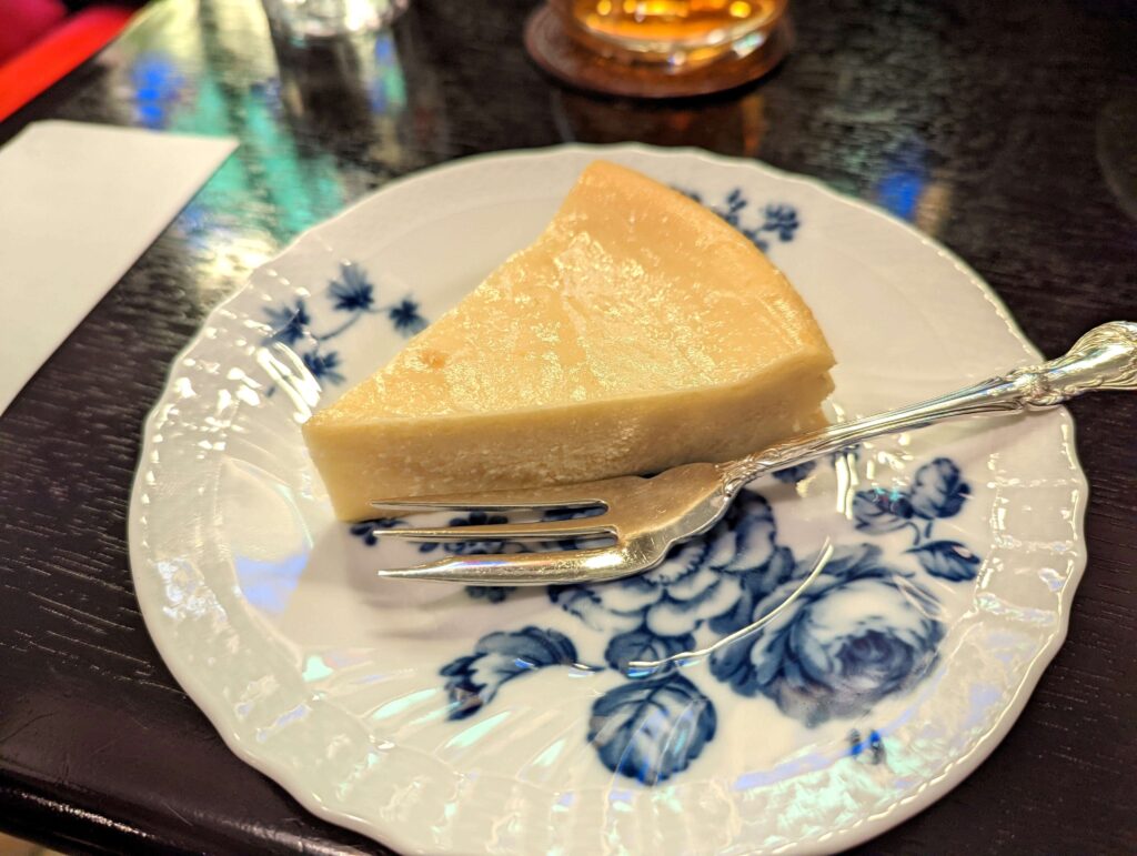 祇園・四条「フランソア喫茶室」のベイクドチーズケーキ (3)