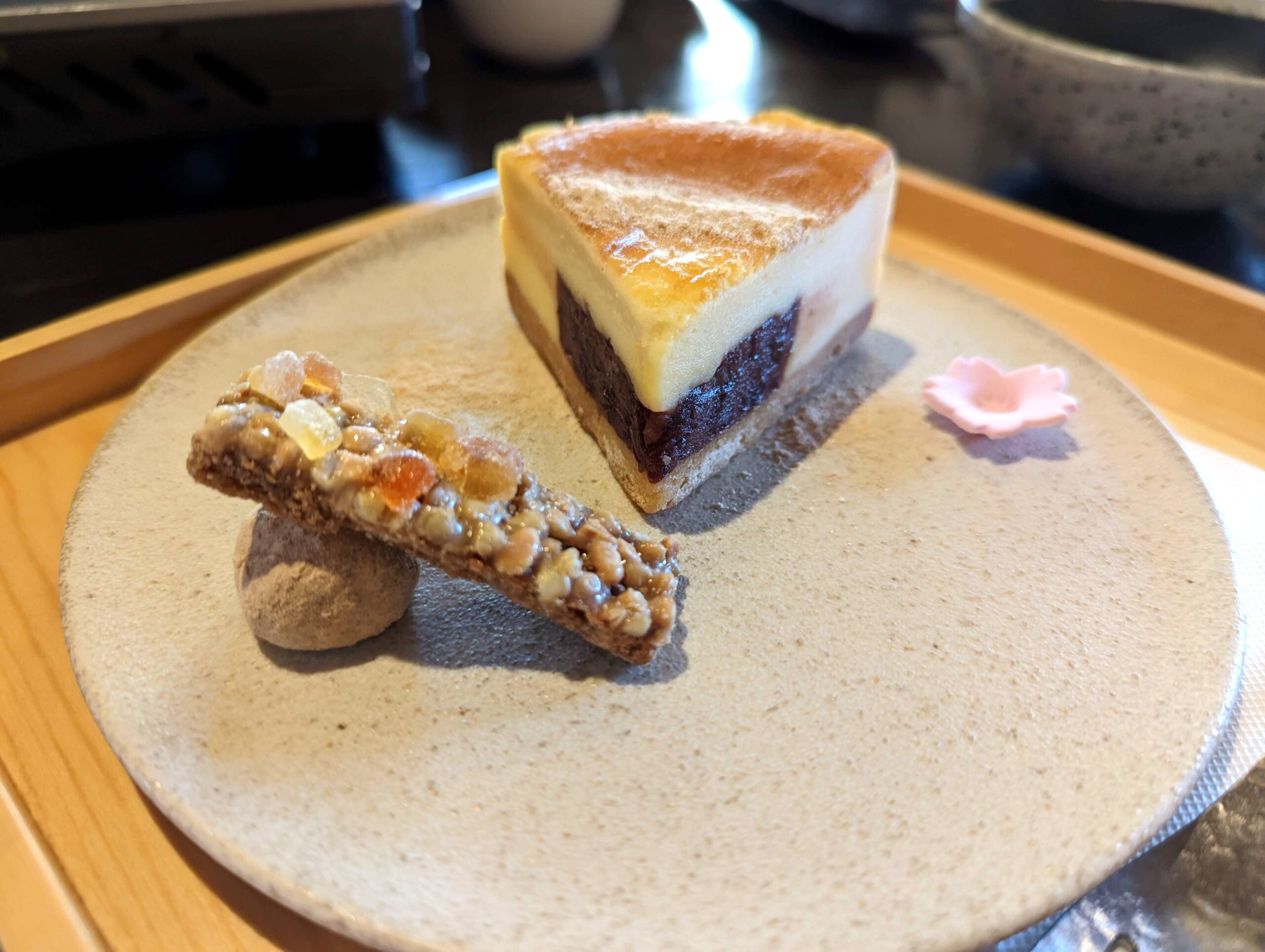 京都・豆腐料理 松ヶ枝の「sonoka そば茶あんチーズケーキ」 (2)