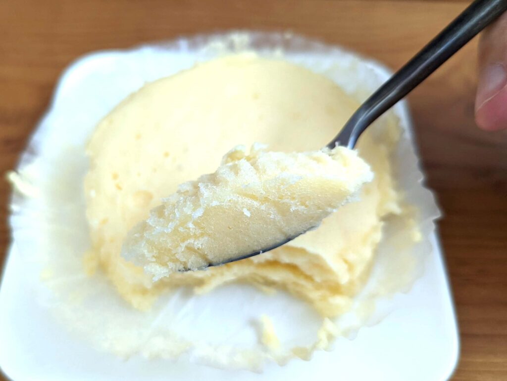 ローソン（山崎製パン）しっとりなめらかクリームチーズ蒸しケーキの写真 (2)