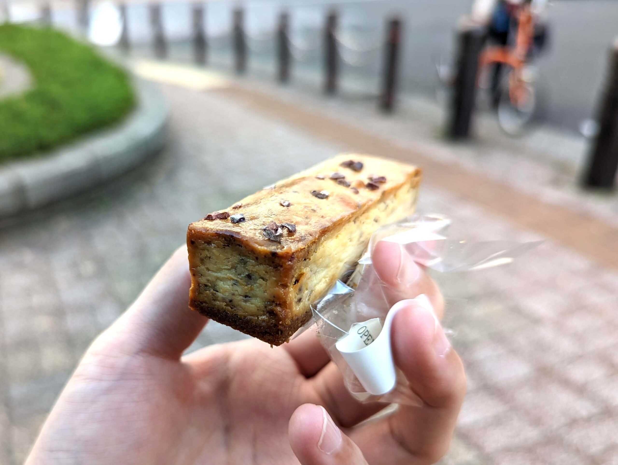 茗荷谷・cafe＆factory Paluke(パルケ)のチーズケーキ（バータイプ、カカオとコーヒー） (15)