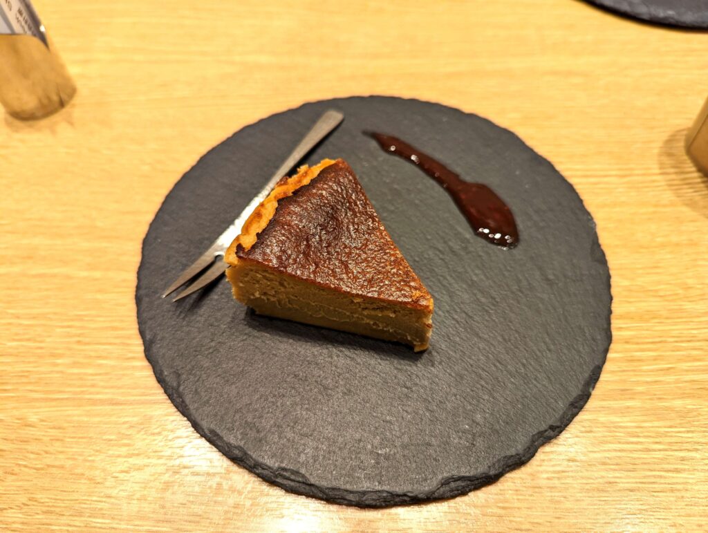博多・CAFE HACHI（カフェハチ）のバスクチーズケーキ (2)