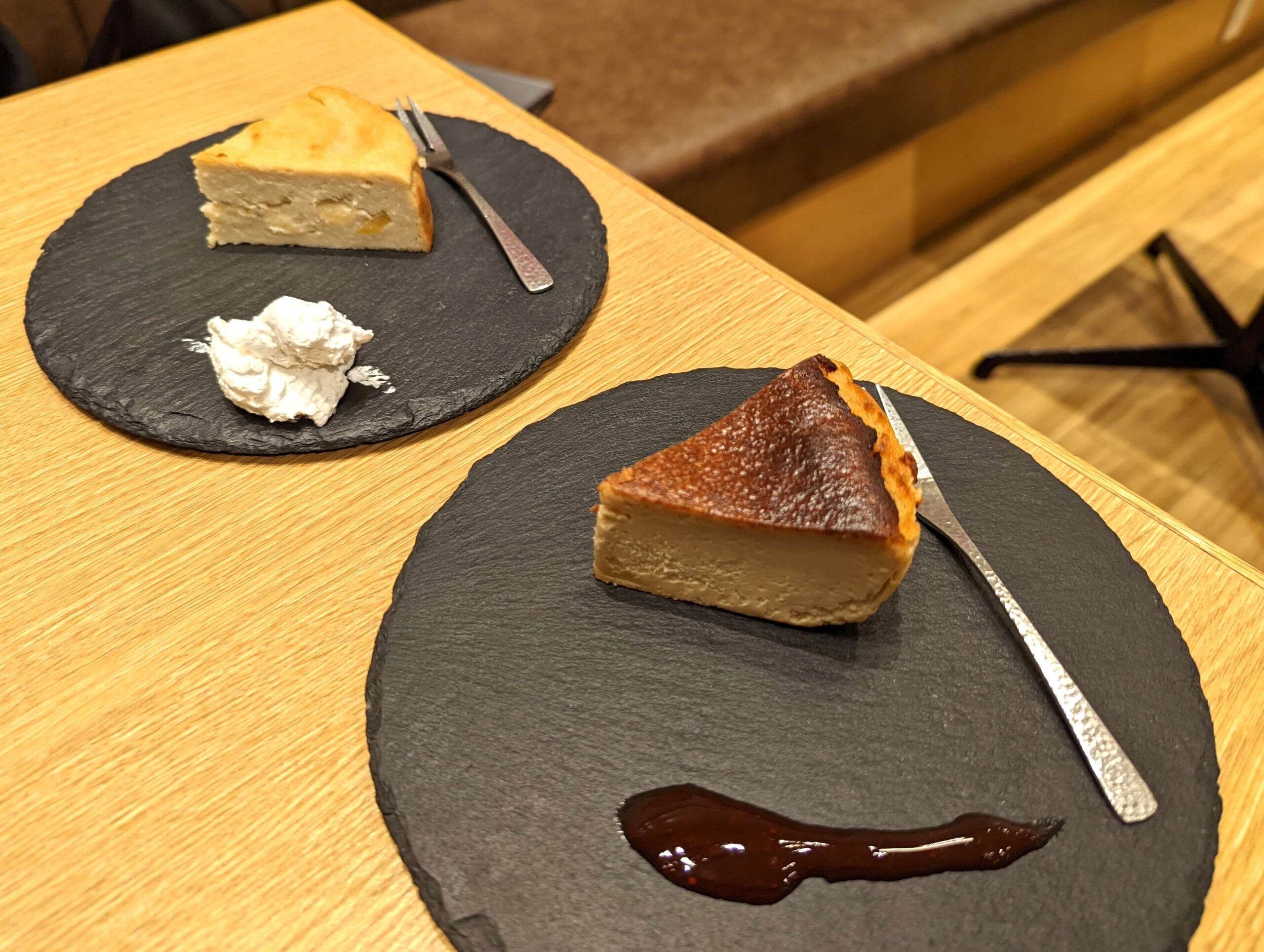 博多・CAFE HACHI（カフェハチ）のバスクチーズケーキ (1)