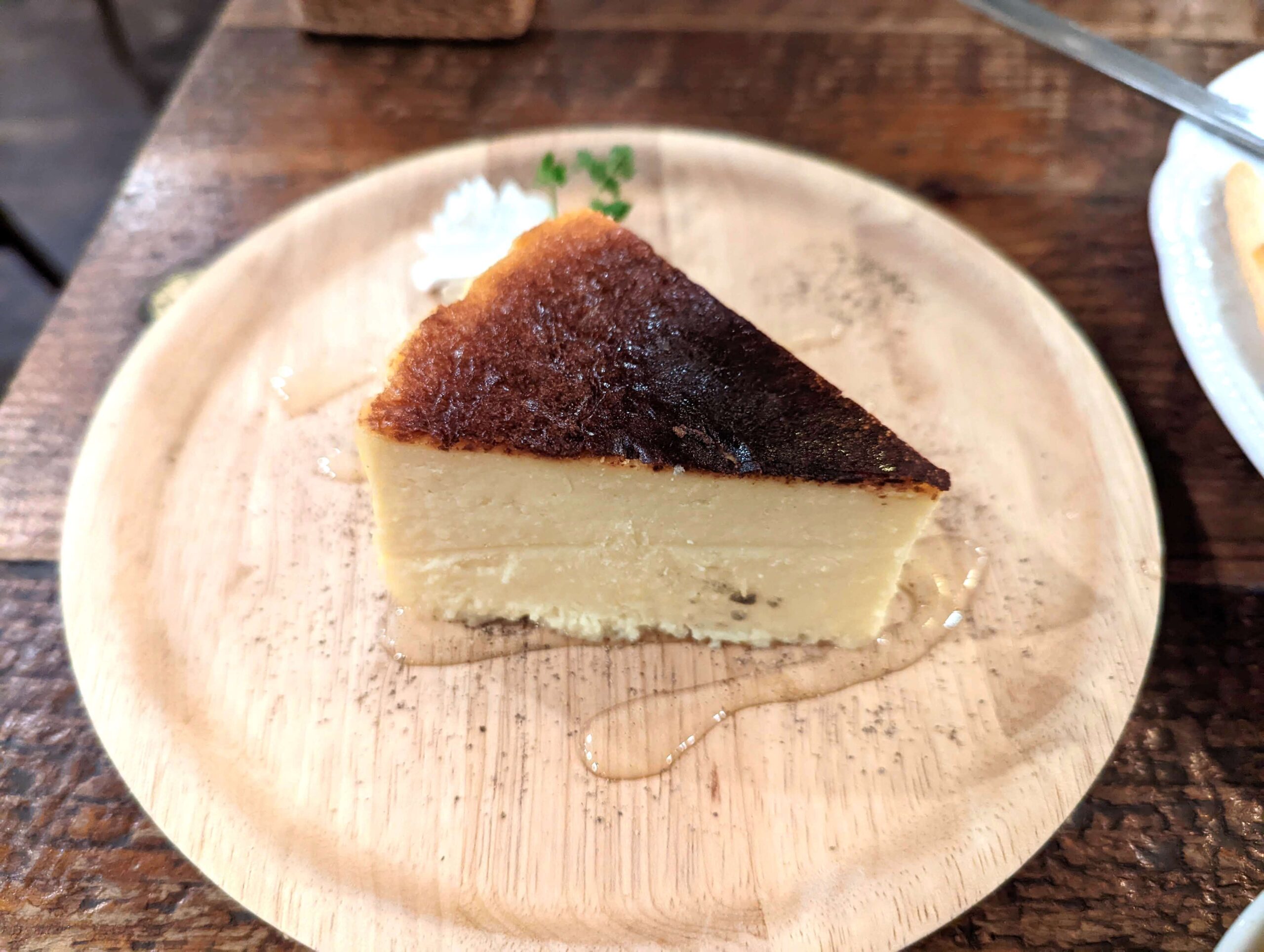 渋谷「うさぎ」 のラクレットのチーズケーキ (2)