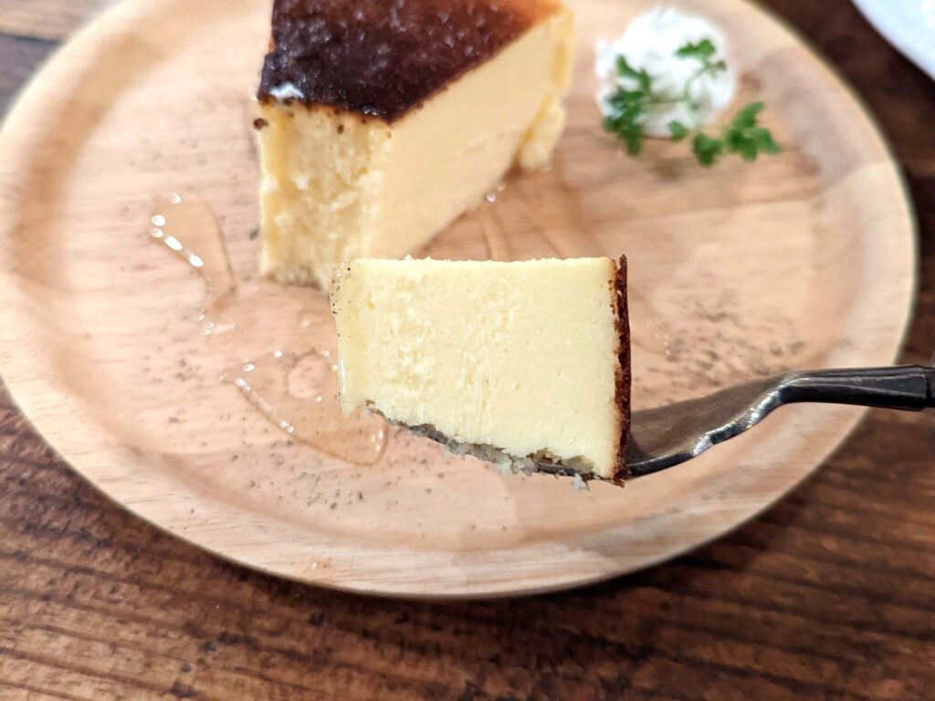 渋谷「うさぎ」 のラクレットのチーズケーキ (1)