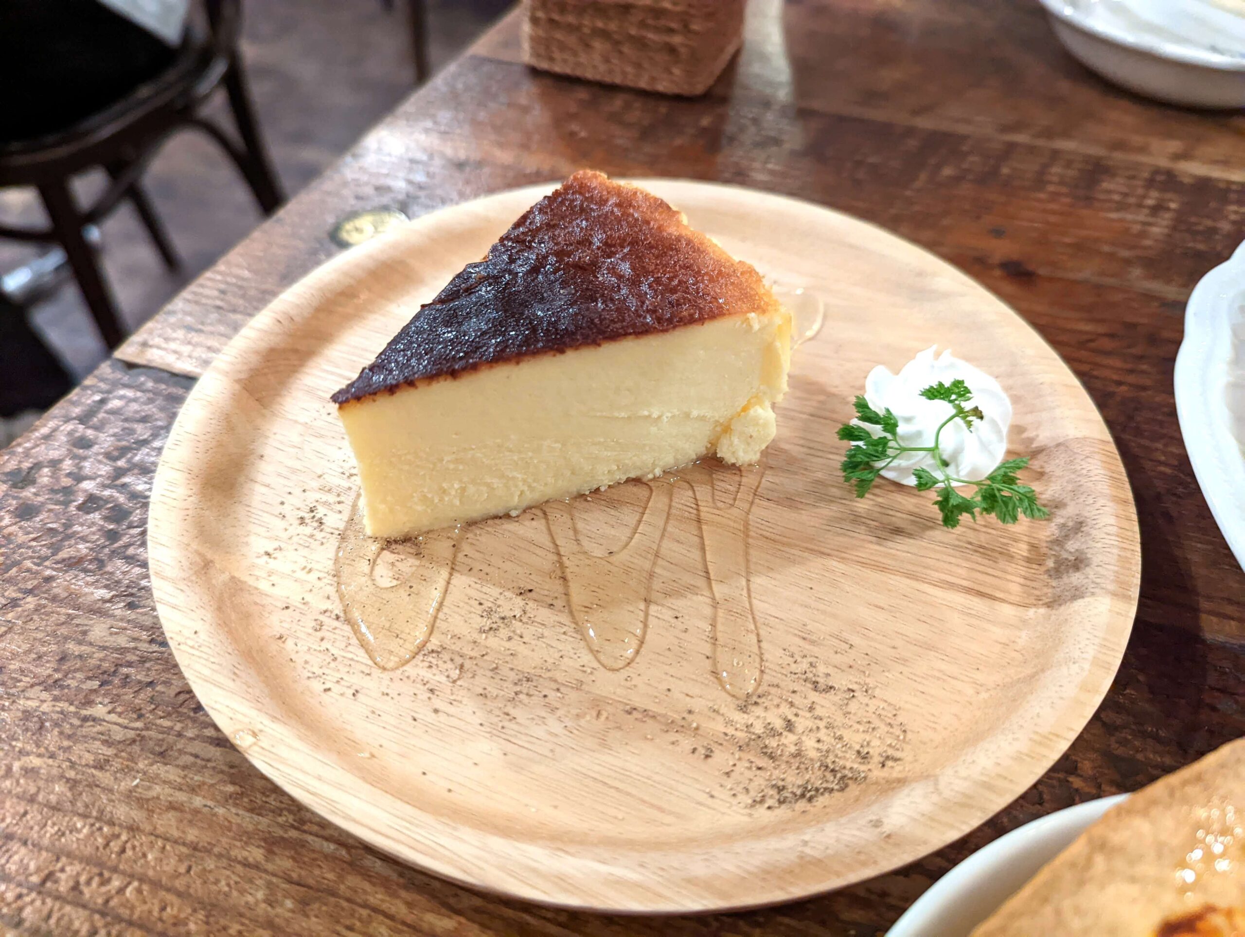 渋谷「うさぎ」 のラクレットのチーズケーキ (2)