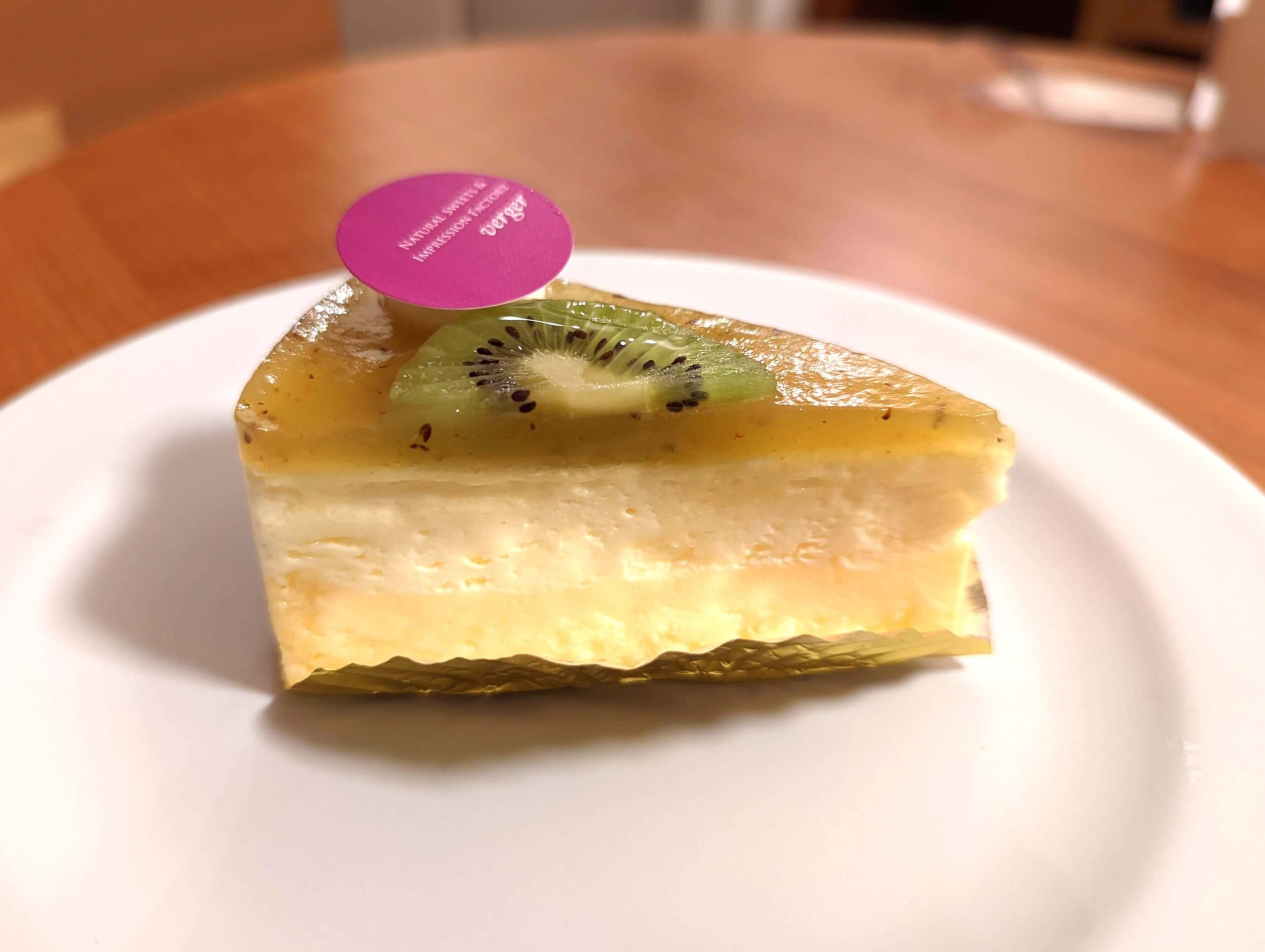青森県・弘前　ヴェルジェ（Verger)のキウイフルーツのチーズケーキ (3)