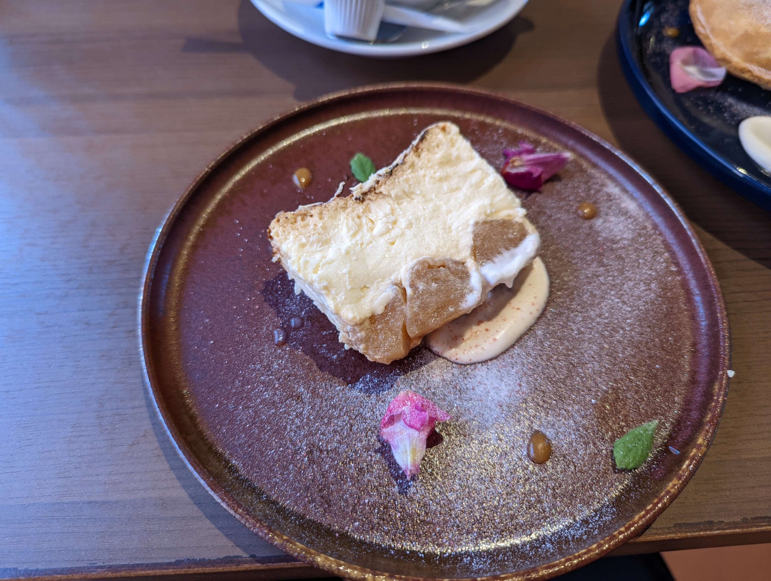 CAFE & RESTAURANT BRICK(弘前赤レンガ倉庫) りんごのバスクチーズケーキ (2)
