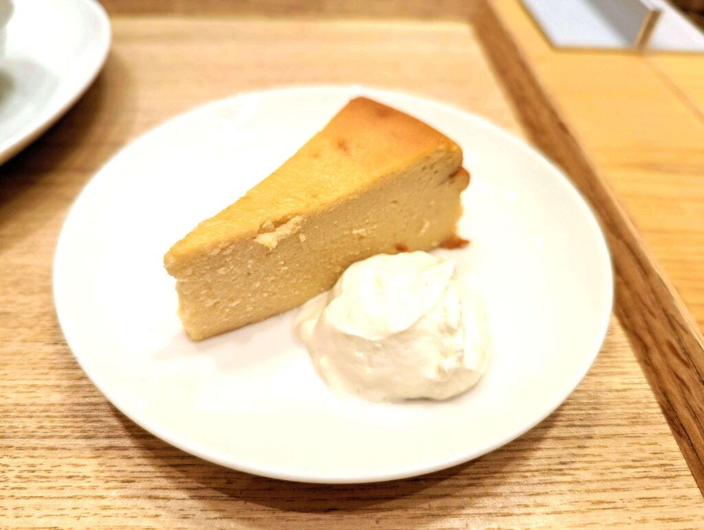 新宿cafe & meal muji のベイクドチーズケーキ (1)