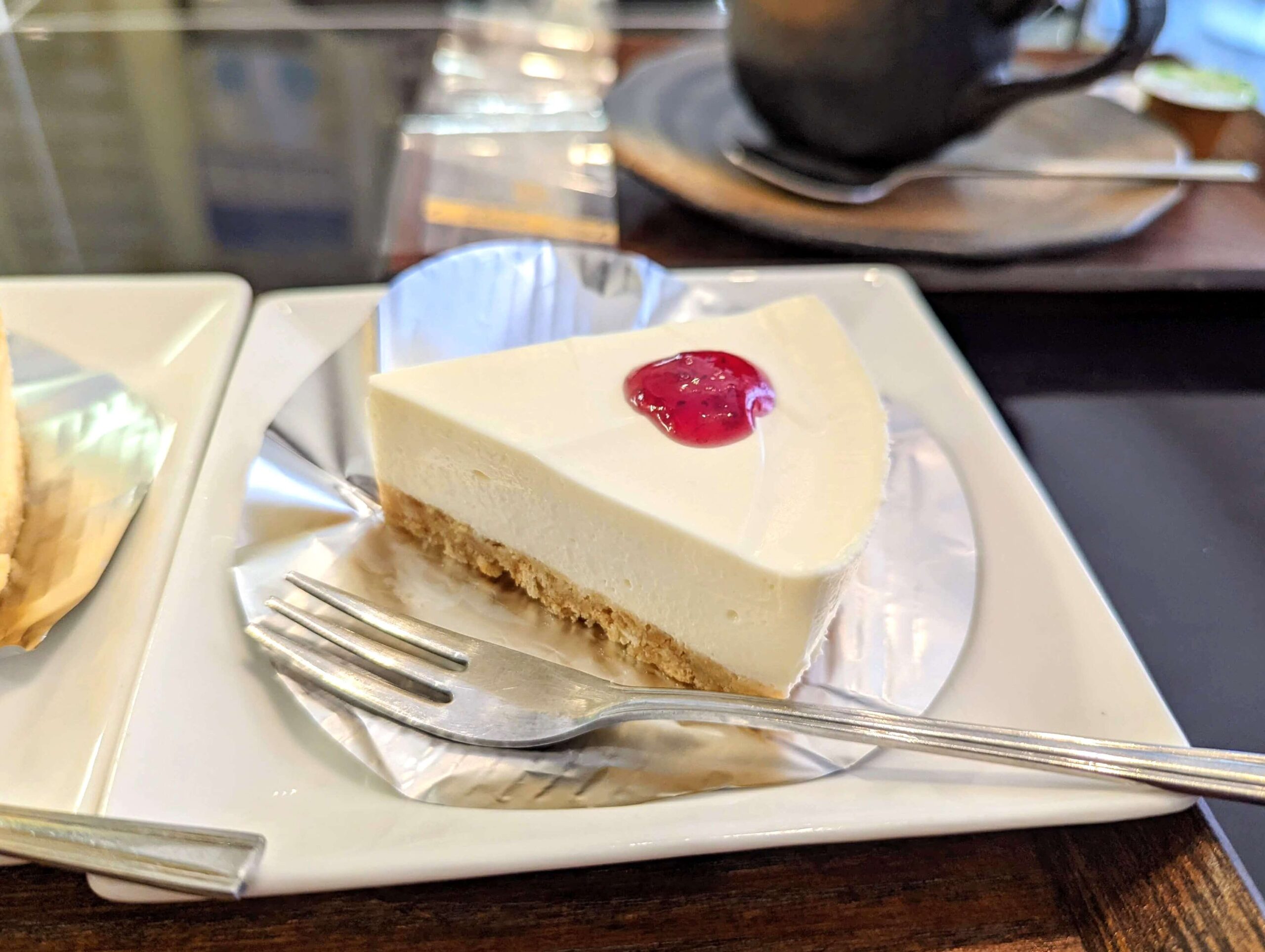 カフェ・エニシダのレアチーズケーキ (1)