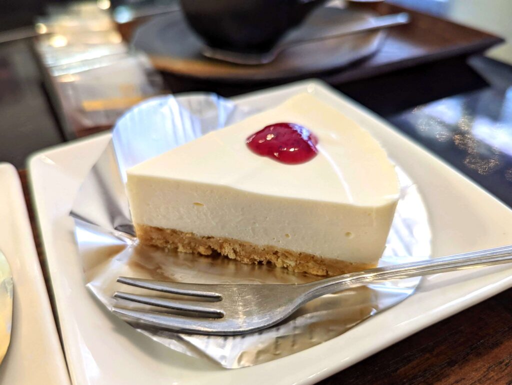 カフェ・エニシダのレアチーズケーキ (1)