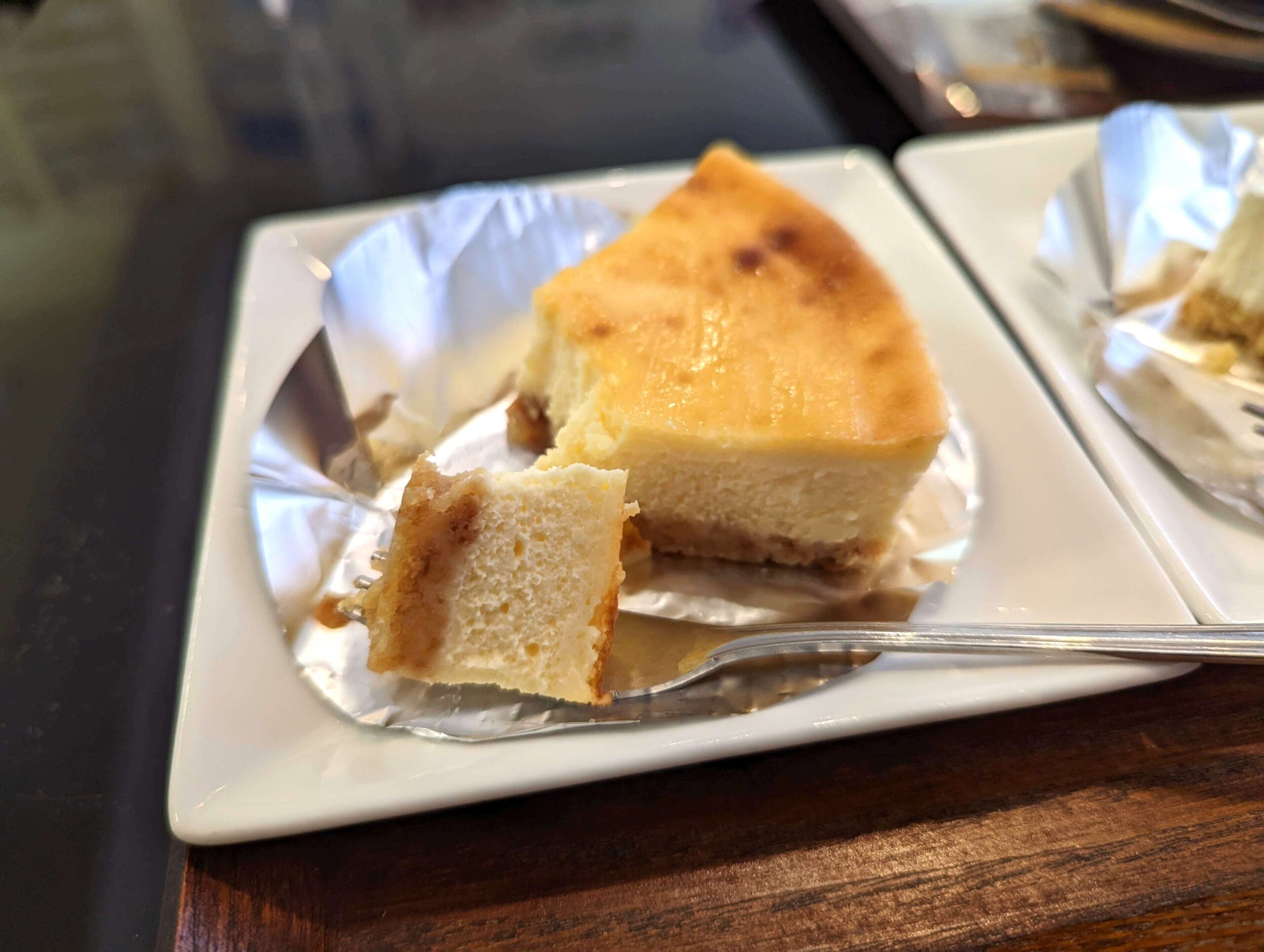 カフェ・エニシダのプレミアム半熟ベイクドチーズケーキ (3)