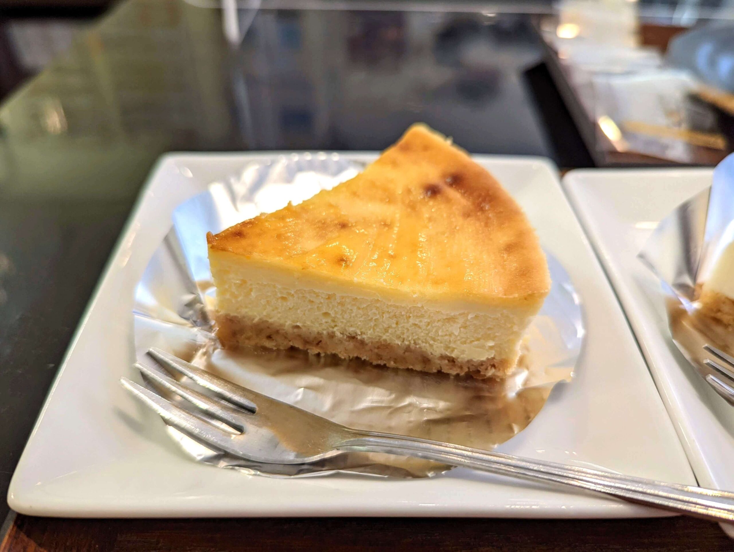 カフェ・エニシダのプレミアム半熟ベイクドチーズケーキ