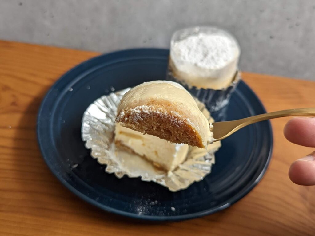 秋田屋の雪解けはちみつのチーズケーキ (9)