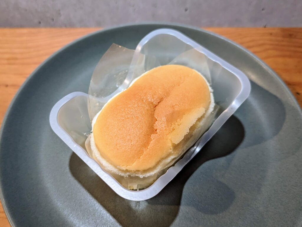 【ファミリーマート・デザートランド】ふわしゅわスフレケーキ チーズ (3)