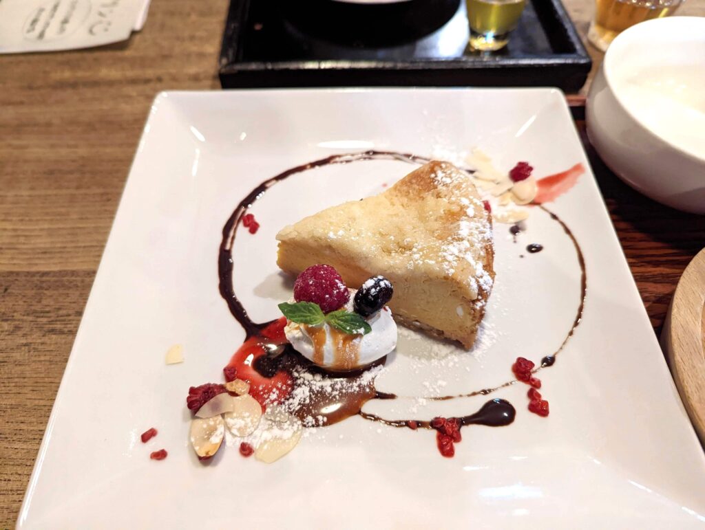 岡山倉敷「町家喫茶 三宅商店」のカボチャとクランブルのチーズケーキ