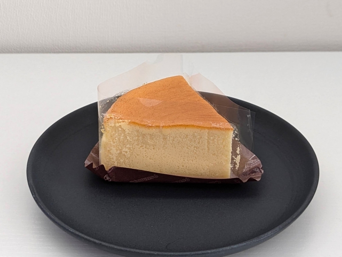 【エクセルシオールカフェ】2023年春夏の新作チーズケーキ「レアチーズケーキ はちみつレモン」を食べた感想