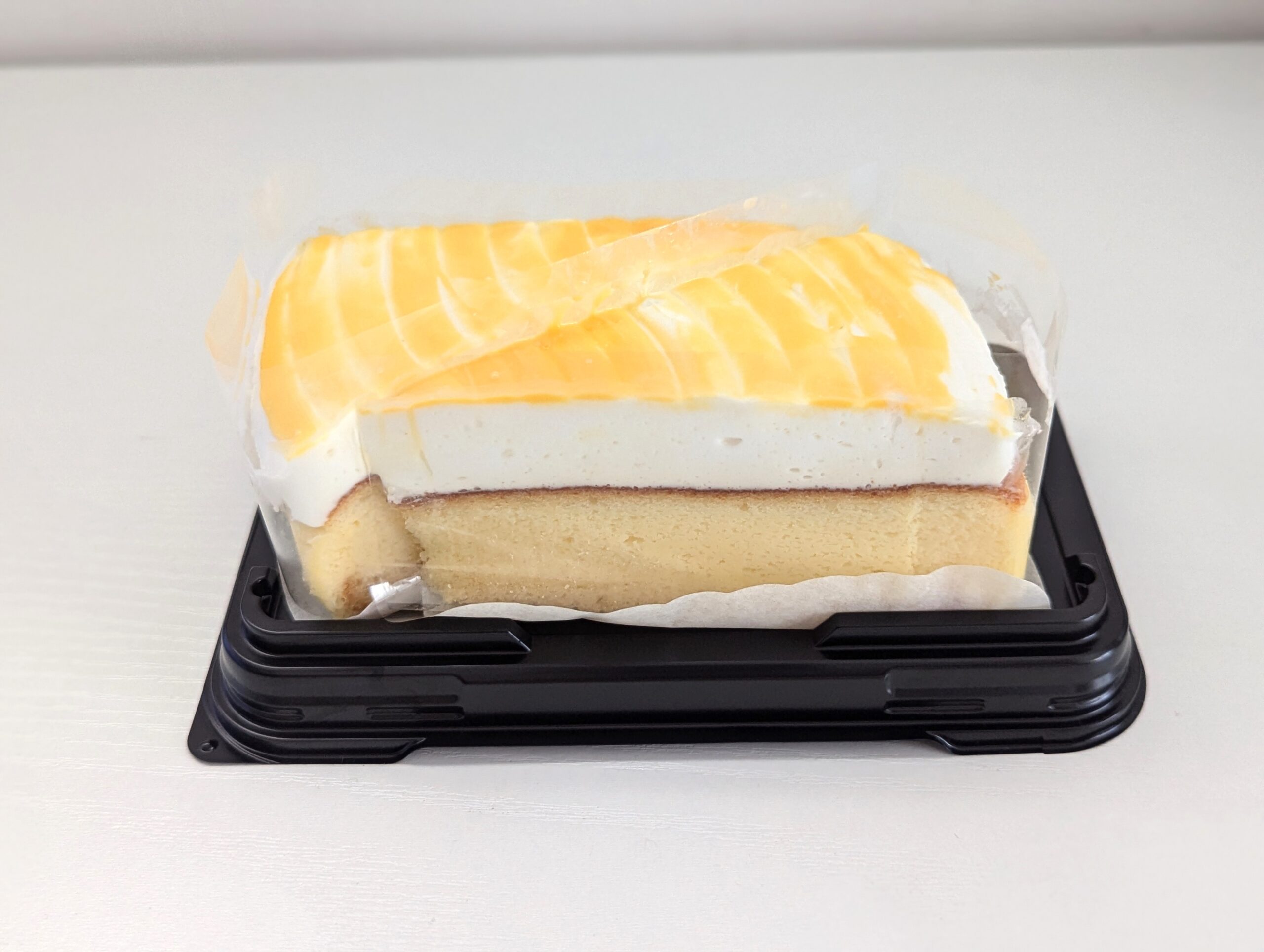 山崎製パン【ダブルチーズケーキ】実食レビュー!チーズスフレにレアチーズをのせた2個入りケーキの新作が登場! | チーズケーキ通信