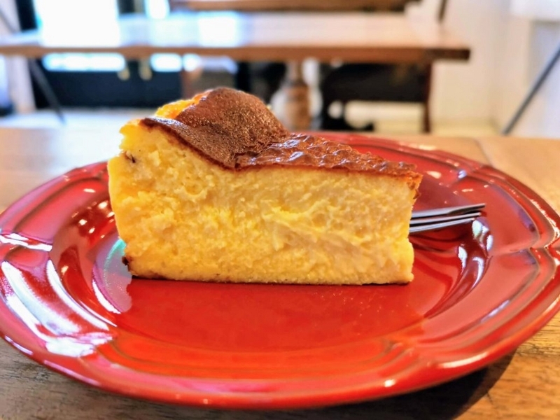 カフェサンズノム（cafe sans nom）　バスクチーズケーキ　赤坂、六本木、乃木坂