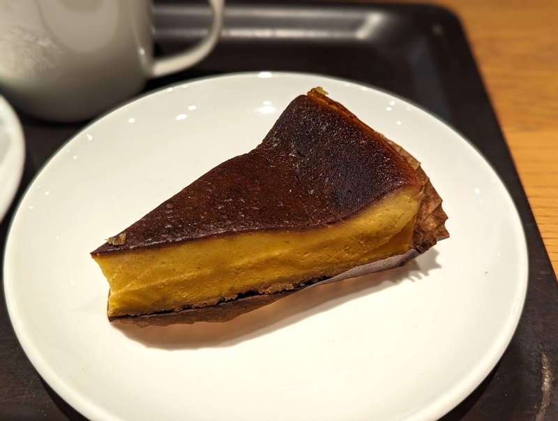 スターバックス「パンプキンのバスクチーズケーキ」の写真 (2)