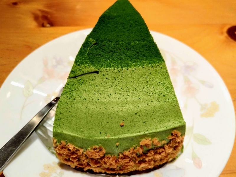 コメダ珈琲　抹茶とクリームチーズのケーキ (1)