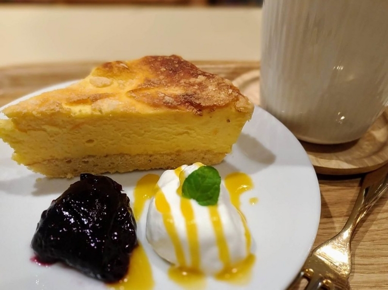 【ハッピー サイエンス ギンザブック カフェ】6種のチーズケーキ (4)