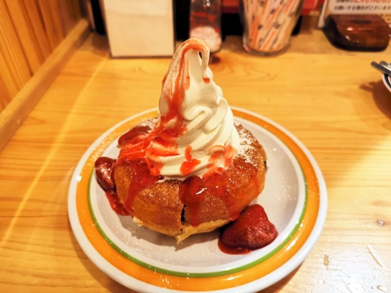 コメダ珈琲店　小倉ノワール　いちごソース