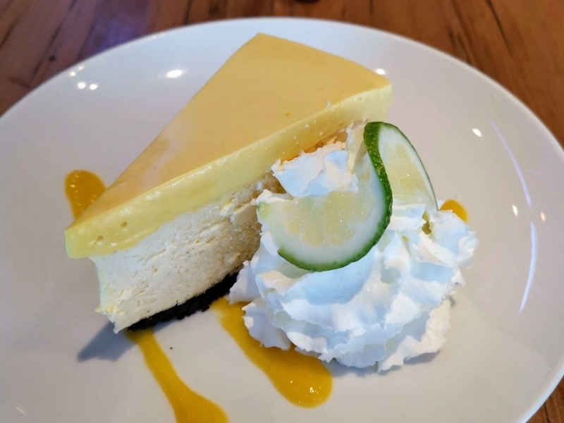 カリフォルニアピザキッチン　マンゴーチーズケーキ