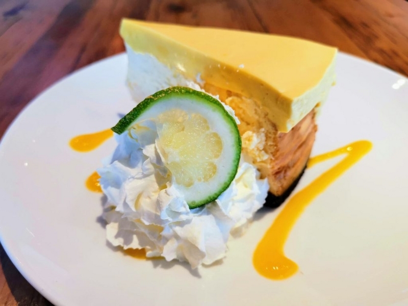 川崎　カリフォルニアピザキッチン　マンゴーチーズケーキ