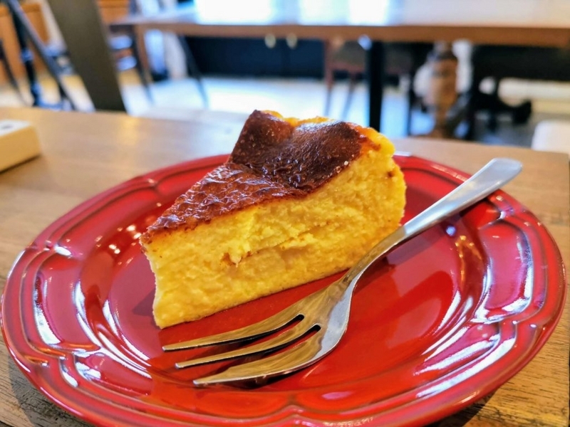 カフェサンズノム（cafe sans nom）　バスクチーズケーキ　赤坂、六本木、乃木坂