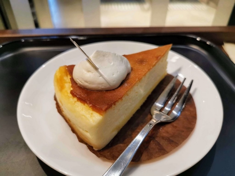 カフェカルディーノ「kihin」　バスクチーズケーキ