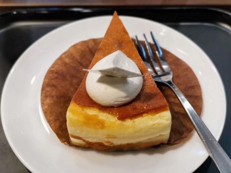 カフェカルディーノ「kihin」　バスクチーズケーキ