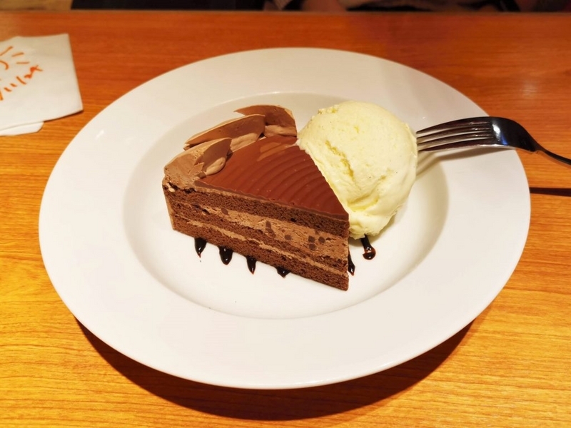 Hooters(フーターズ) チョコレートケーキ (3)_R