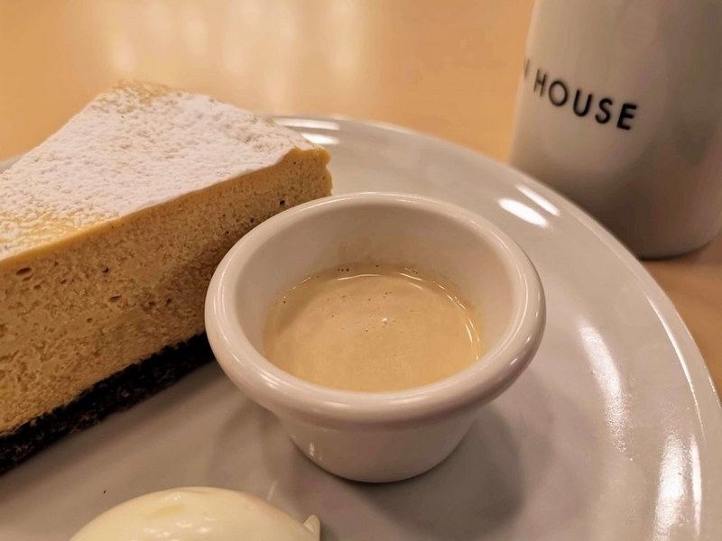 ガーデンハウス新宿　ほうじ茶チーズケーキ (12)