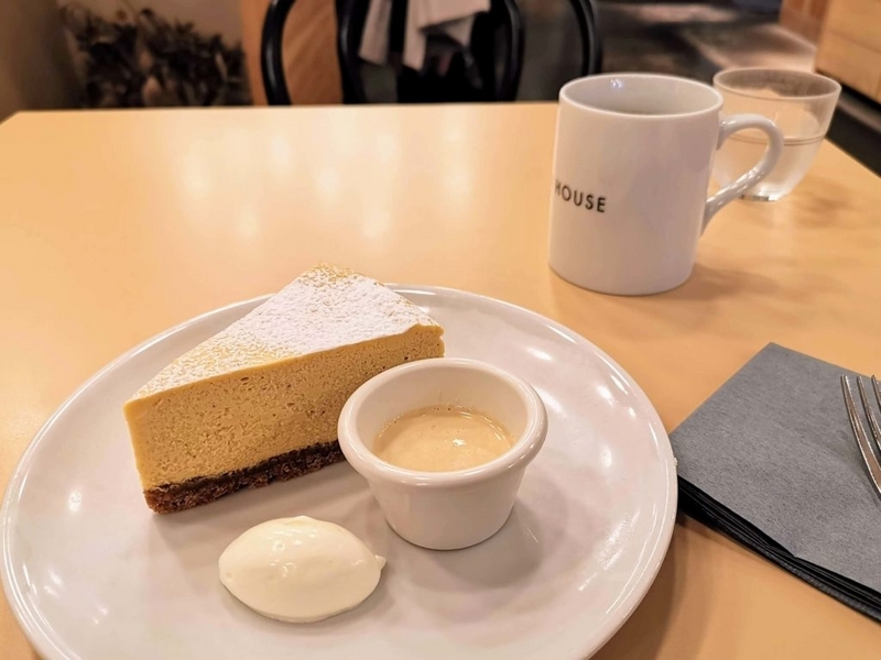 ガーデンハウス新宿　ほうじ茶チーズケーキ (6)