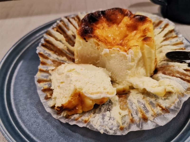 天満橋　パティスリーカツラ　バスクチーズケーキ (6)