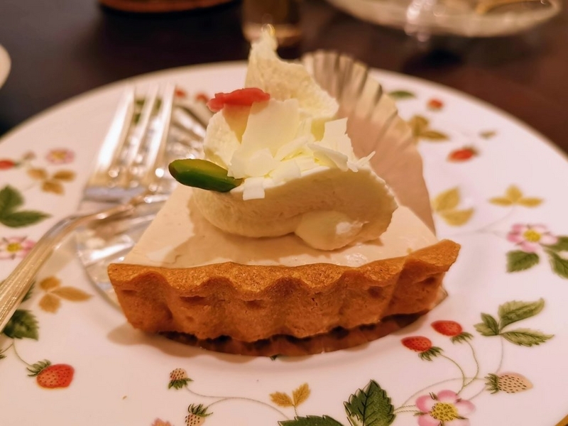 新宿　cafe amati(カフェ アマティ) 　桜のレアチーズタルト