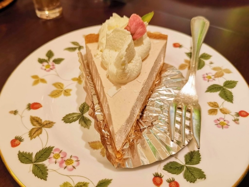 新宿　cafe amati(カフェ アマティ) 　桜のレアチーズタルト