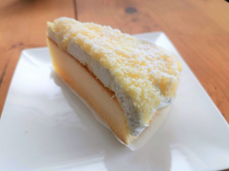 ファミリーマート（山崎製パン）　チーズスフレとレアチーズクリームのケーキ