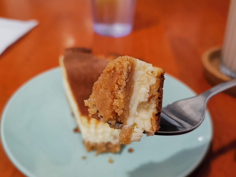 飯田橋アラビックカフェ & デリ アブイサーム チーズケーキ (8)_R