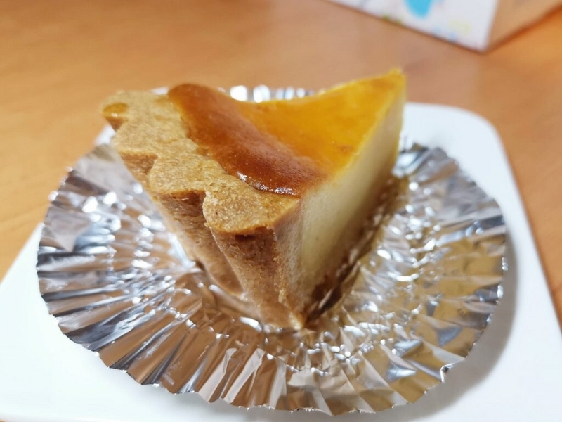 神田 近江屋洋菓子店 ベイクドチーズケーキの写真 (1)