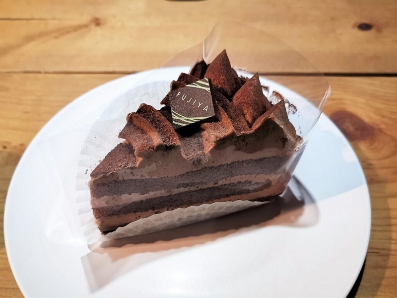 不二家のチョコ生ケーキの写真 (2)